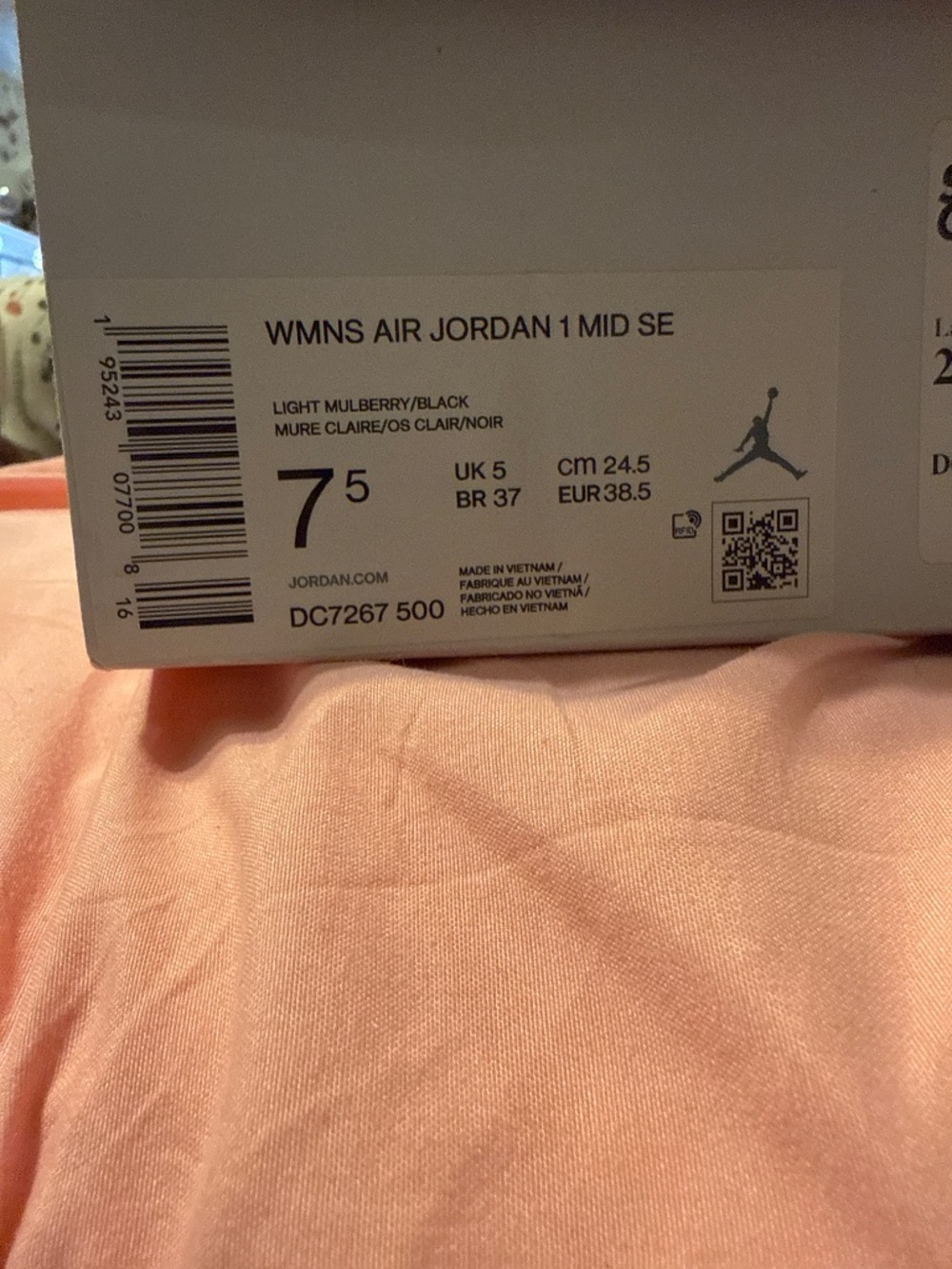 Air Jordan 1 MID SE (Women’s) - Picture 12 of 13